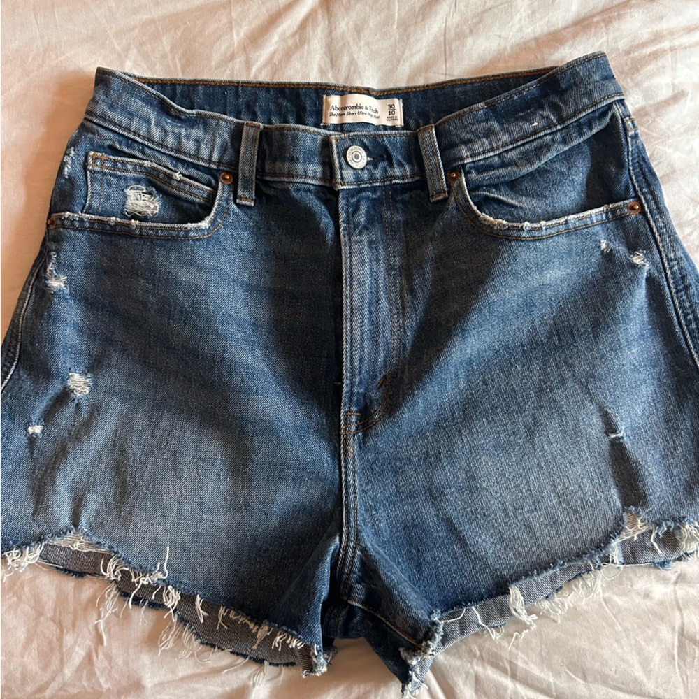 NWOT-Abercrombie & Fitch Mom Short Ultra High Rise